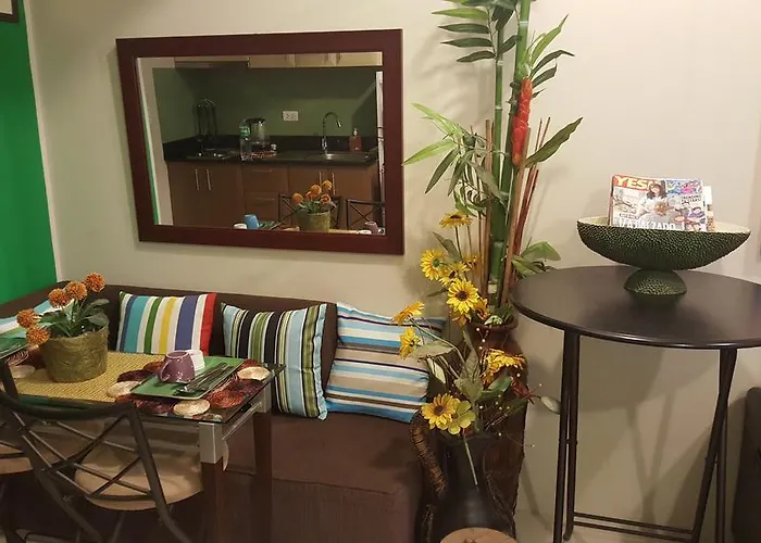 One Palm Tree By Mary Apartamento